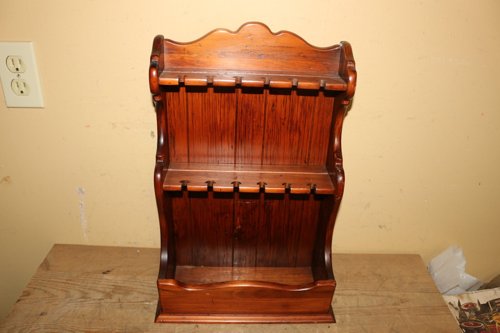 Vintage Ethan Allen Old Tavern Pine Hanging Wall Pocket Shelf Spoon Plate Rack