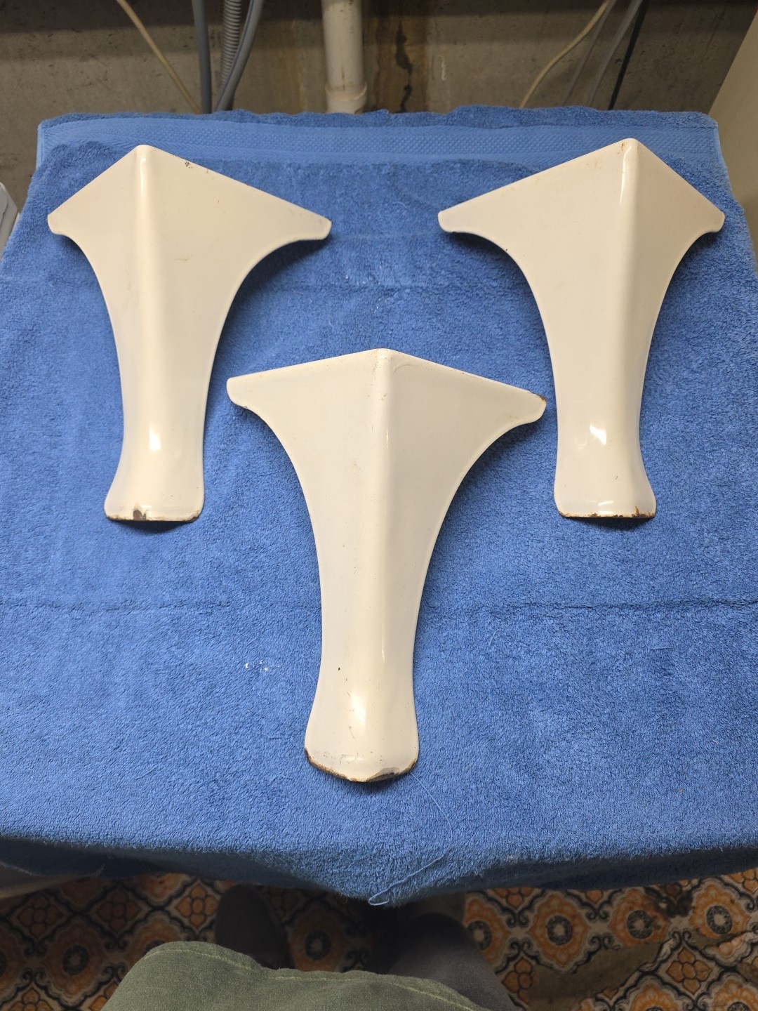 3 Antique Cast Iron/ Porcelain Feet Leg Parts Parlor Wood Stove Bathtub 11″1/4