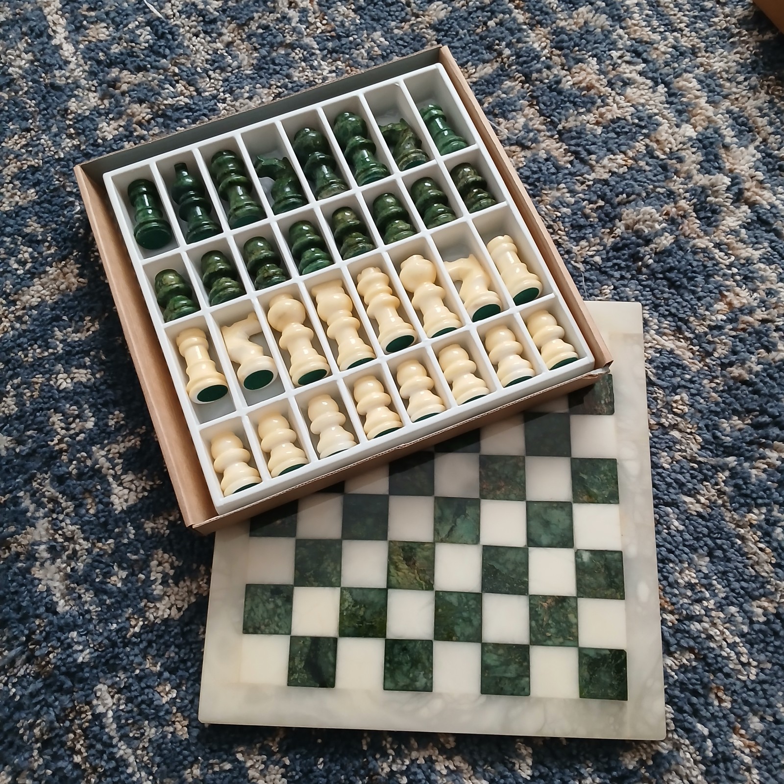 Vng Hand Carved Green And White Marble And Alabaster Chess Set Board & Pieces