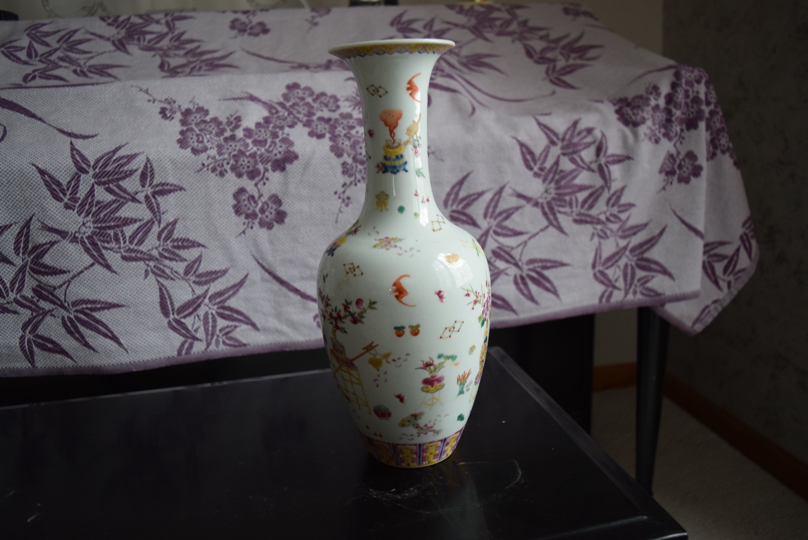 19th c. Chinese vase dao guang mark and of the period. 12.25 inches tall