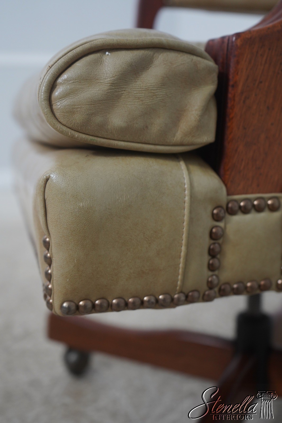 73549: Classic Leather Tufted Rolling Desk Chair