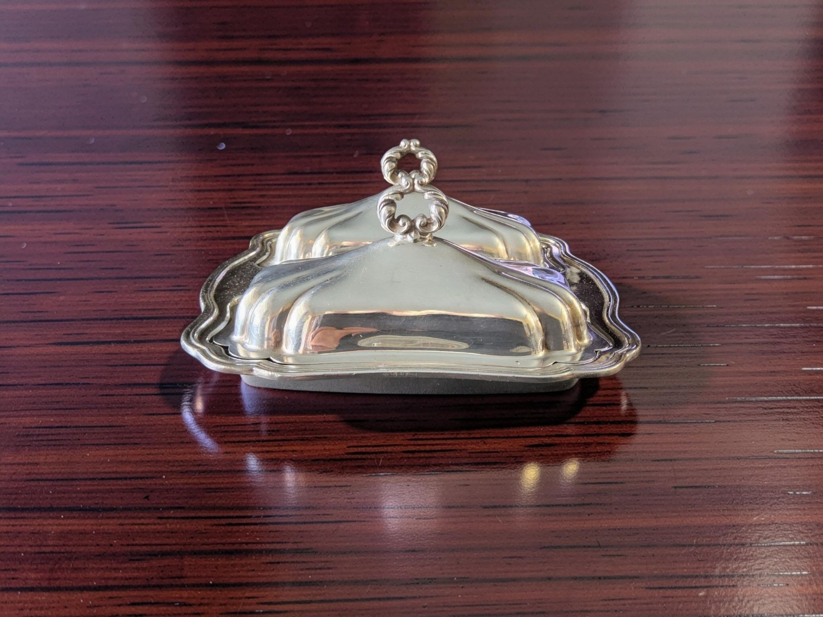 Vintage Oneida silver-plated double butter dish serving tray with scallop edging