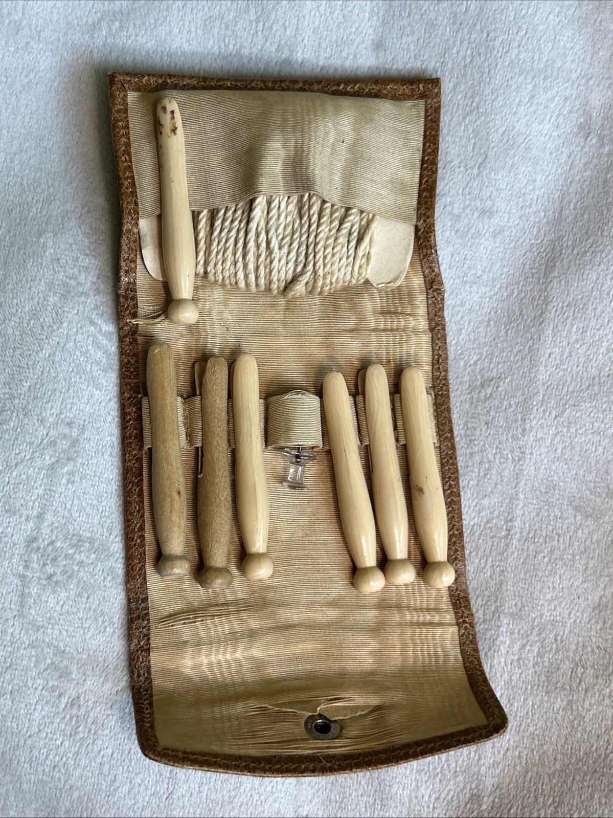 Vintage Travel Doll Clothesline Clothes Pin Set Laundry Line In Case