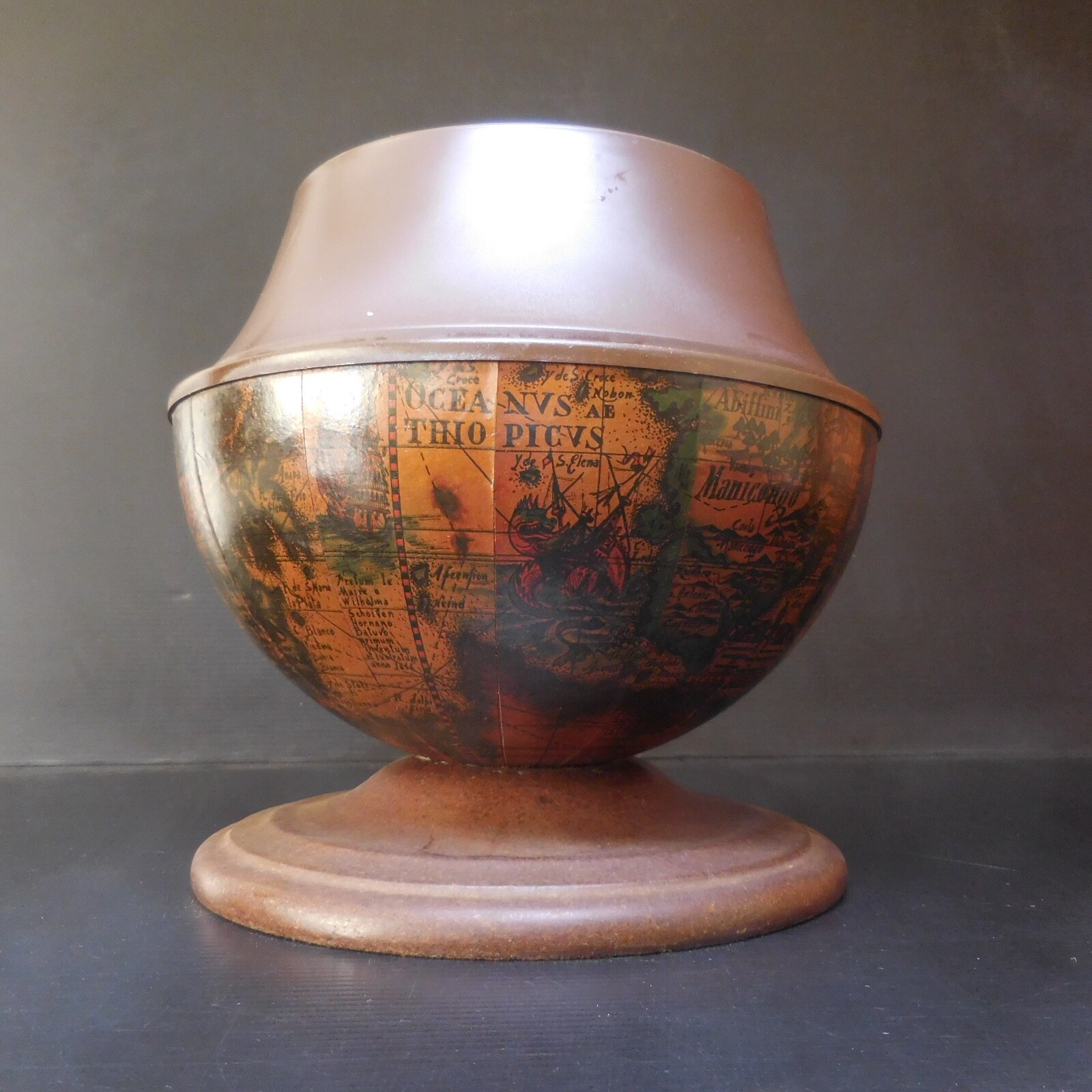 N23.498 Globe World Map Empty Pocket Brown Vintage Art Deco Resin Plastic