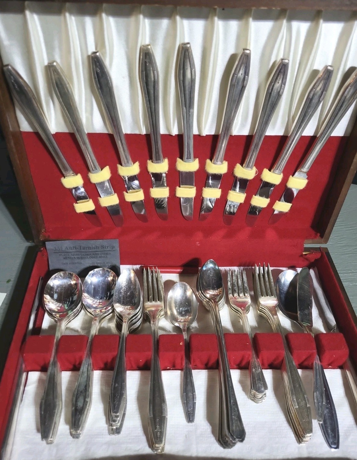 William Rogers Oneida Ltd Silverplate Overlay 68+ Pc. Silverware Box Certificate