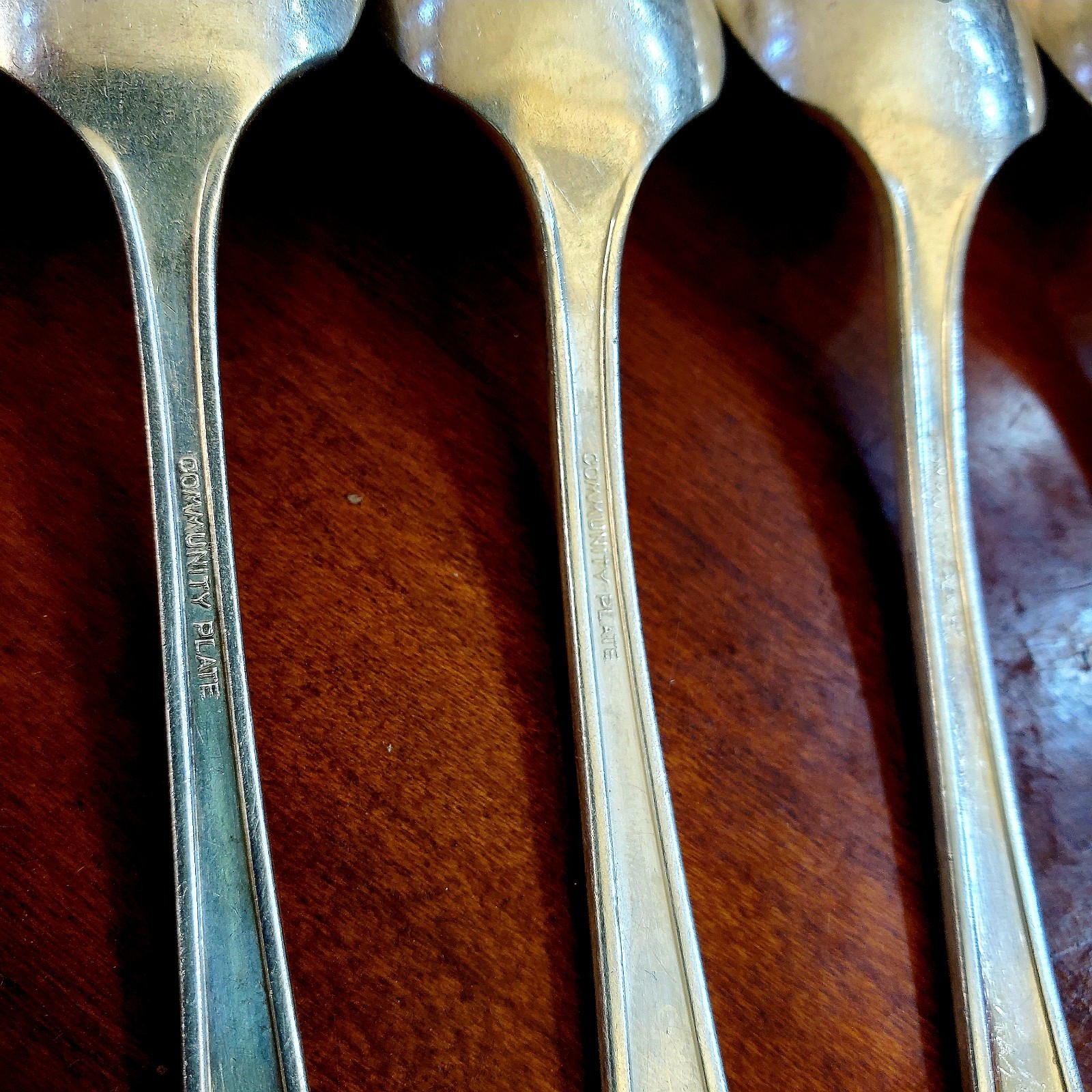 8 ONEIDA COMMUNITY DEAUVILLE 5 O’CLOCK SPOONS 5.5″ RARE ART DECO 1929 SHINY