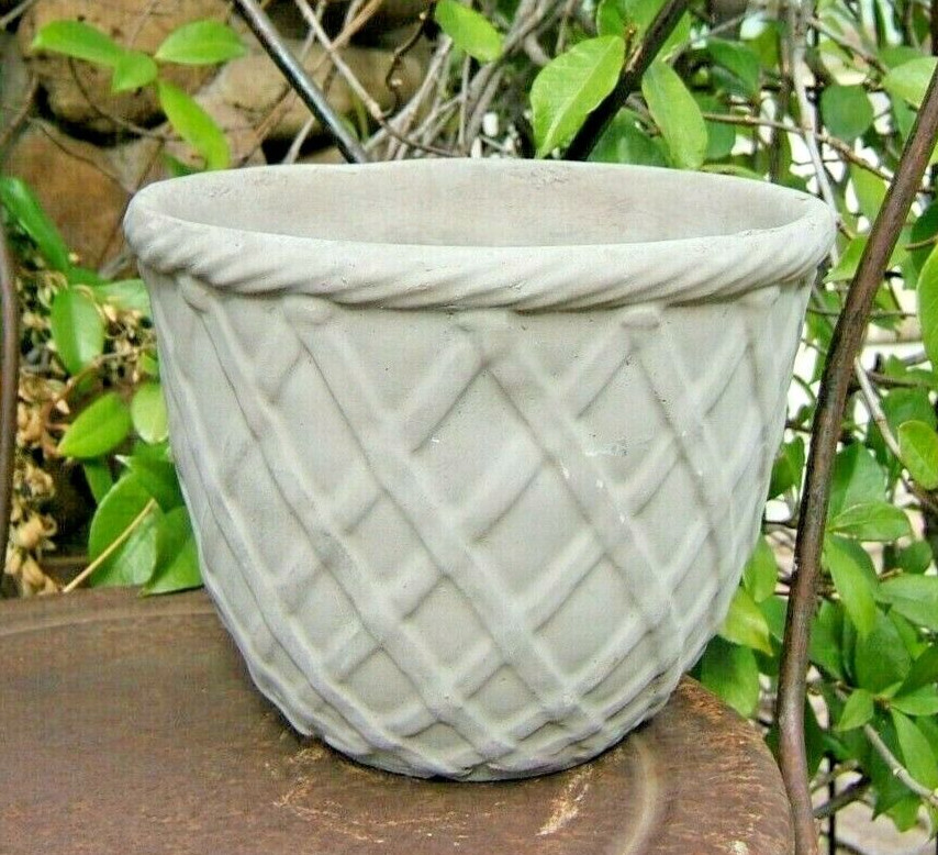VINTAGE LATTICE FLOWERPOT Cement Concrete Garden Patio Container Planter Pot