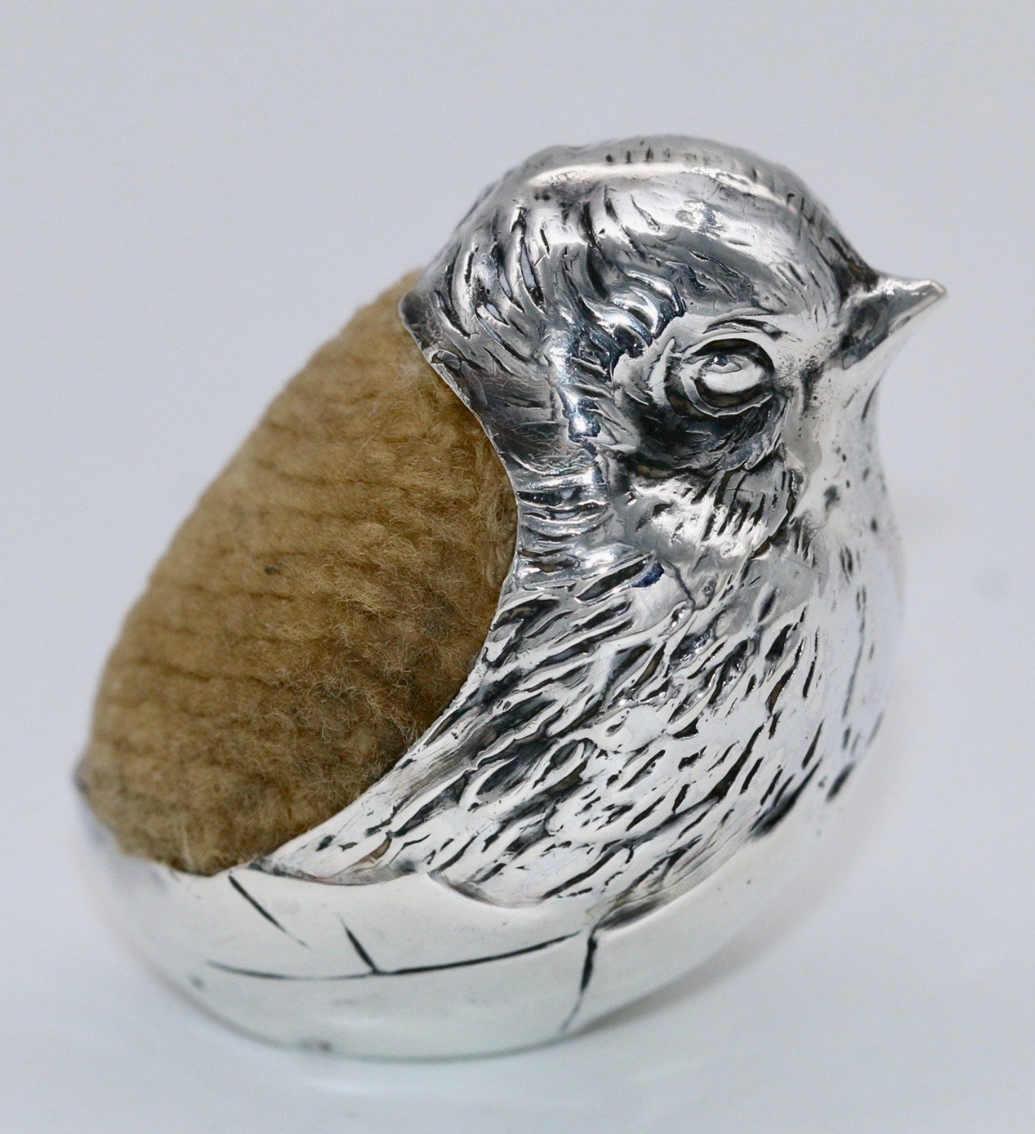 STERLING SILVER MINIATURE WRENPIN CUSHION – CHESTER 1907 – SAMPSON MORDAN & CO
