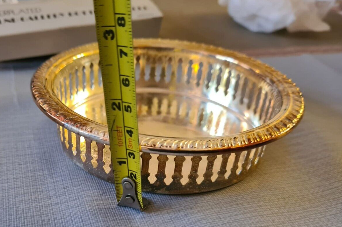 HIGHLANDS SILVER PLATED ROUND GALLERY BOTTLE HOLDER D: 14CM H: 3.75CM