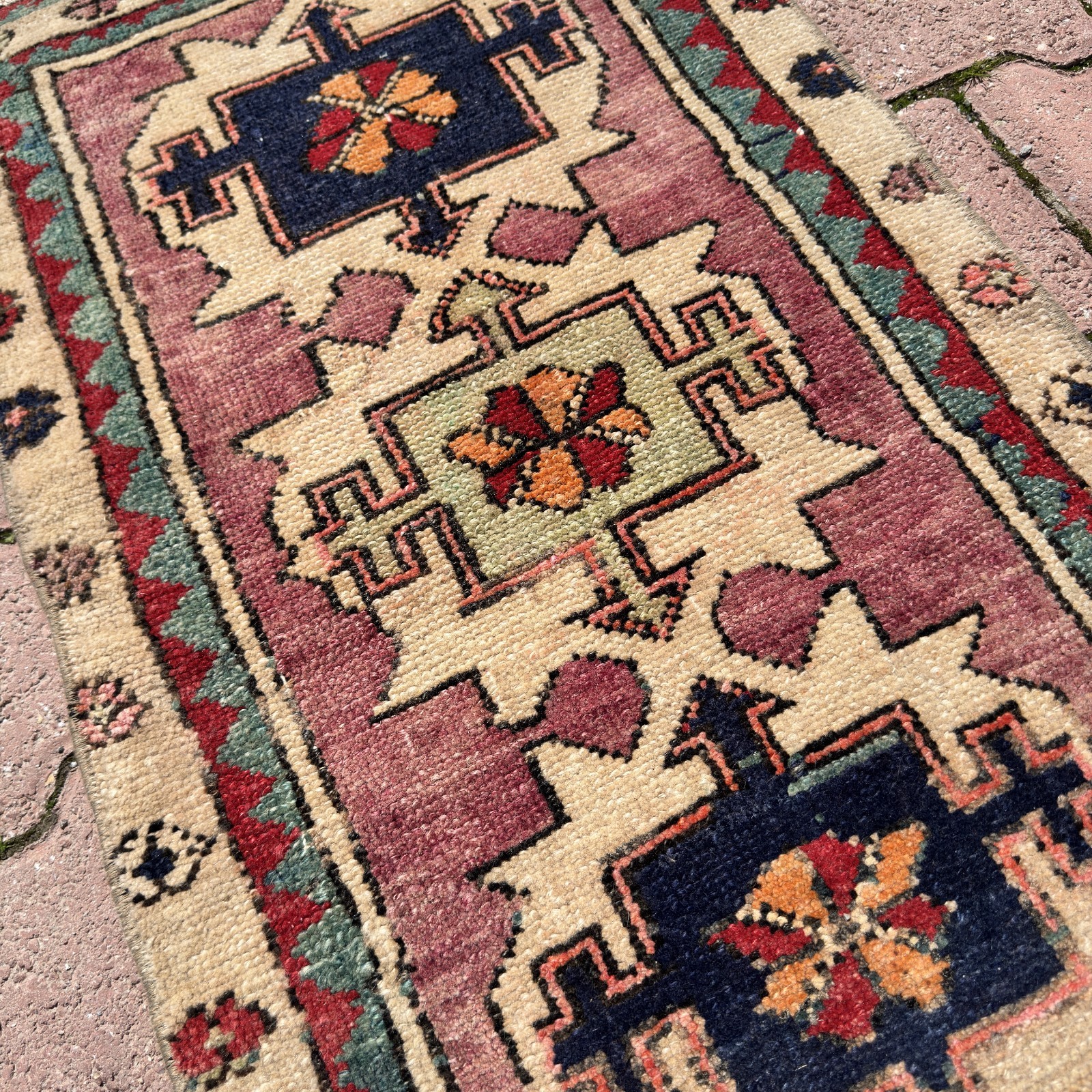 Beige Pink 2×3 ft Handwoven Turkish Wool Accent Rug – Tariff Free
