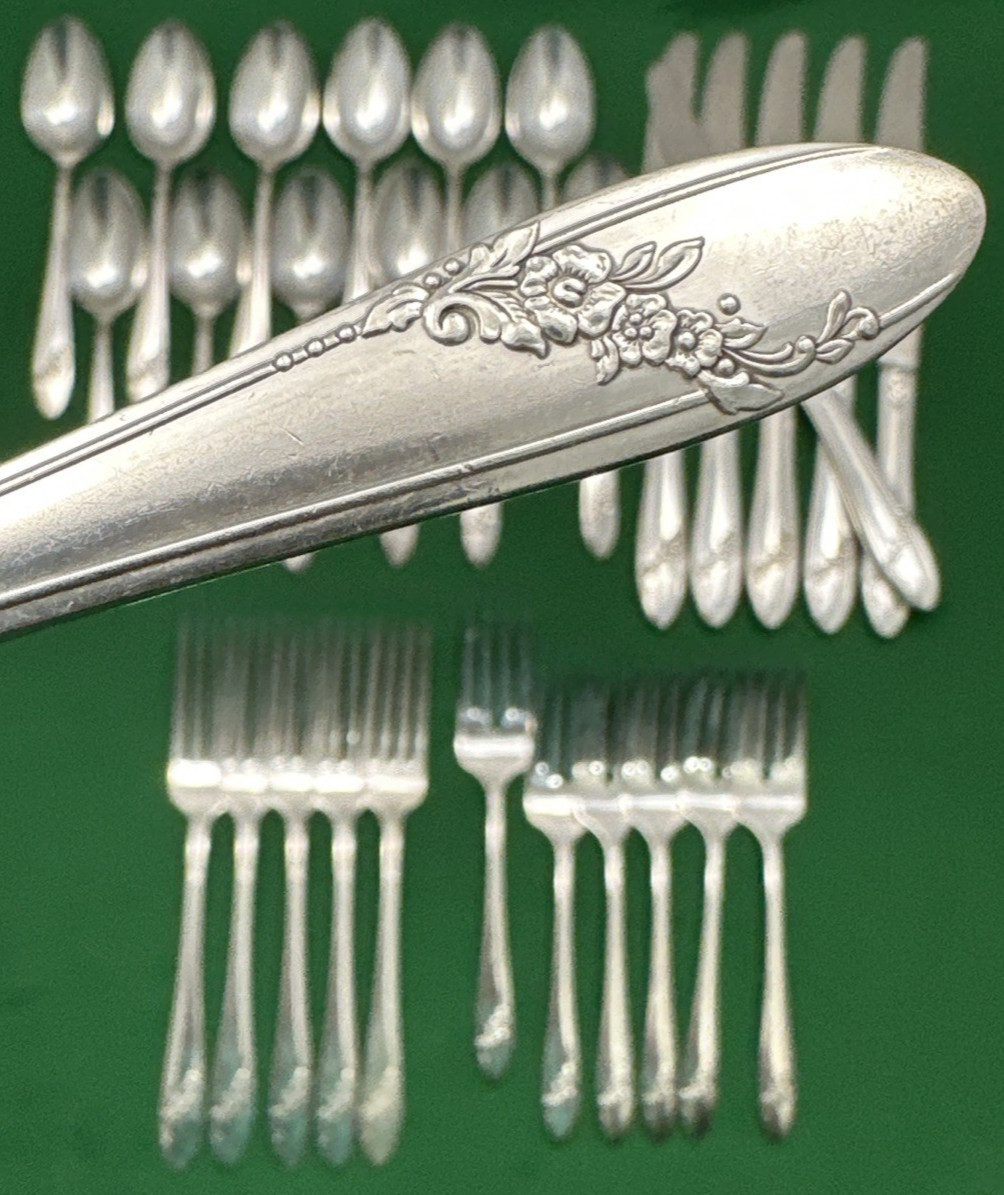 30 Pc QUEEN BESS II Silverplated Flatware Set Service for 6 by Tudor Plate