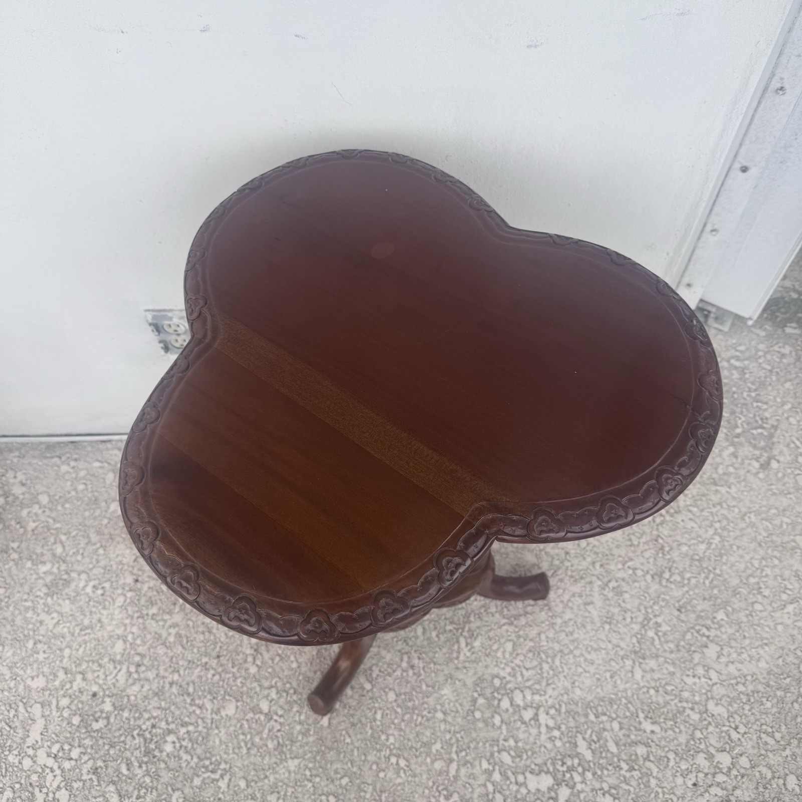 Antique Solid Mahogany 2 Tier Side Table With Clover Shaped Top & Carved Design