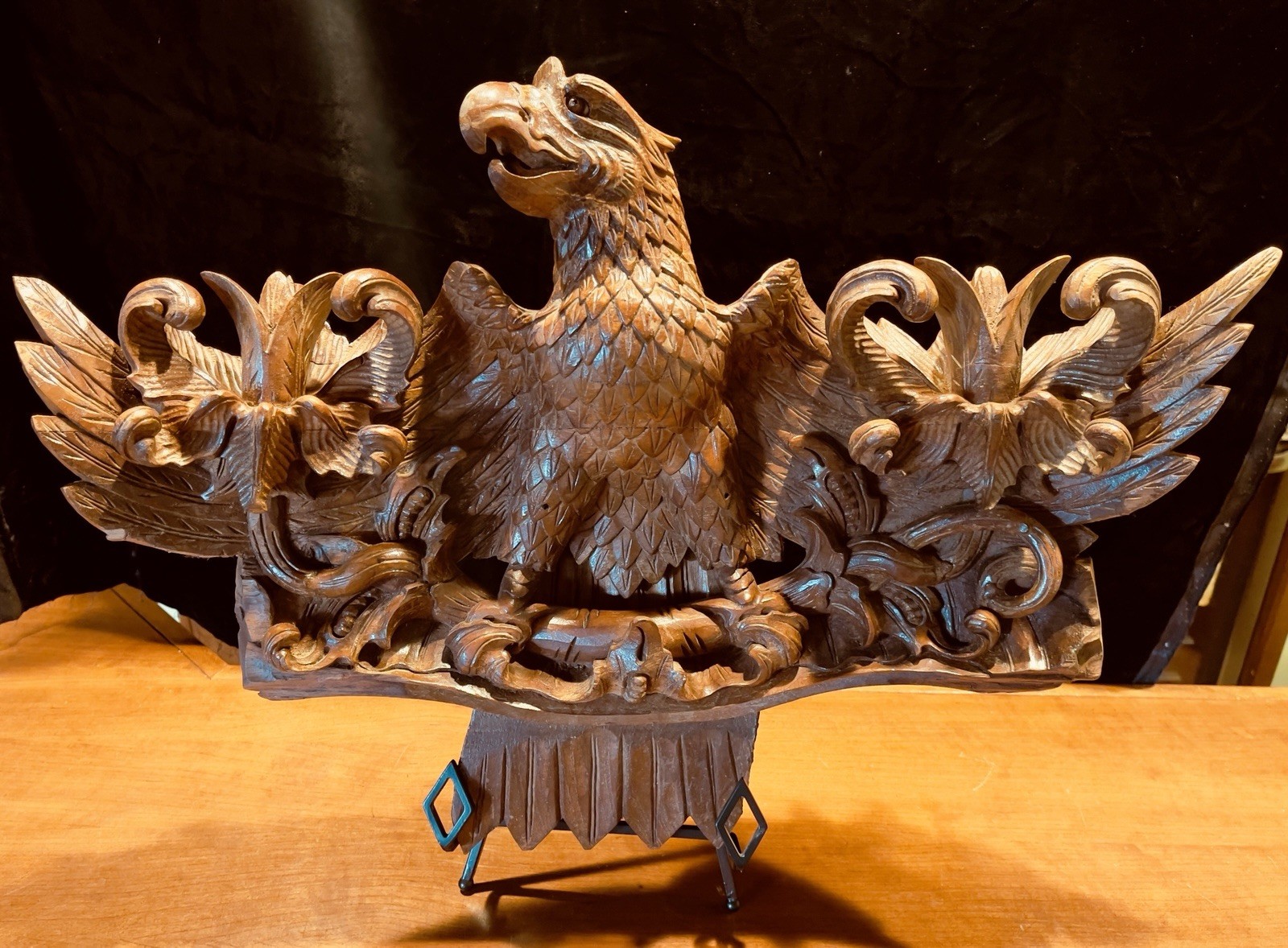 ANTIQUE HAND CARVED EAGLE. OVER 150 YEARS OLD. VERY ORNATE & DETAILED. RARE FIND