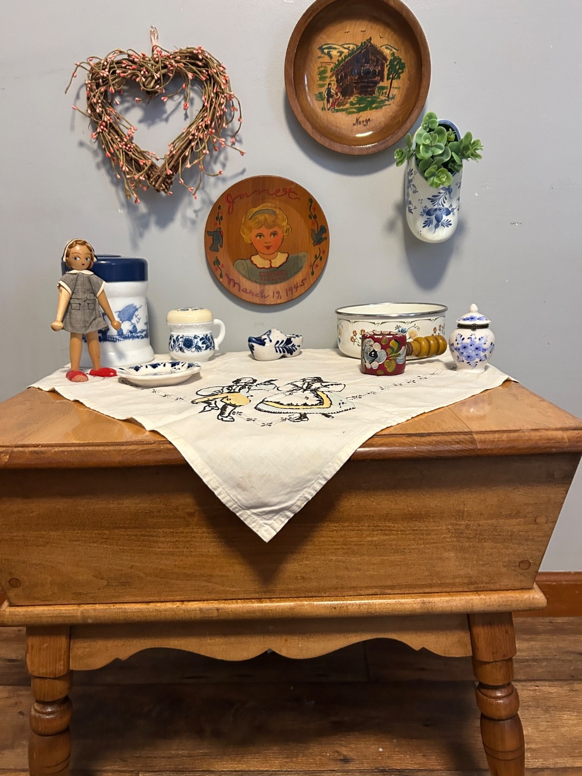 50s VTG Mid-century Heywood-Wakefield dough box side table #0402 24.75x21x20”