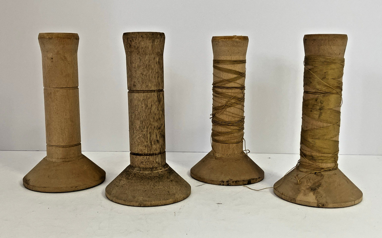 4 Vintage INTRINSIC The American Thread Co Wooden Spool 5.5″ tall 3″ base EMPTY