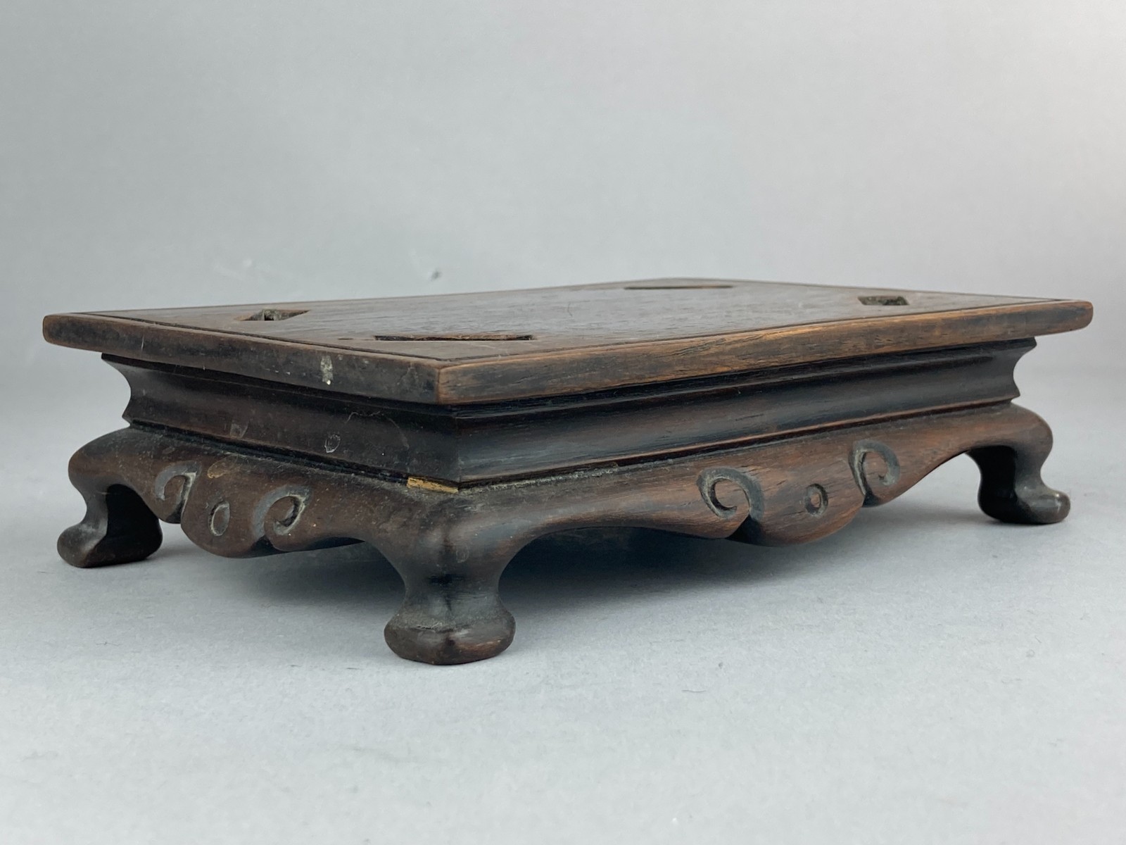 GOOD ANTIQUE / VINTAGE CHINESE HARDWOOD RECTANGULAR STAND OGEE FEET LATE QING