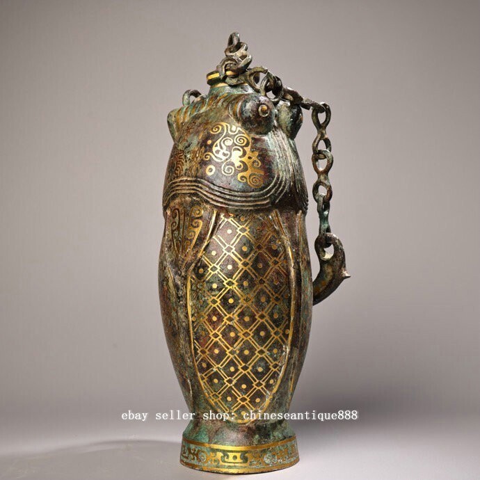 Old Chinese Dynasty Bronze Ware Portable Cicada Animal Pot Kettle Wine vessel