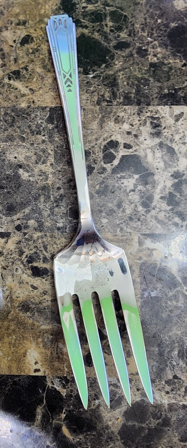 😜 ONEIDA ART DECO c1932 MEDALITY PATTERN SILVERPLATED MEAT SERVING FORK 🍠