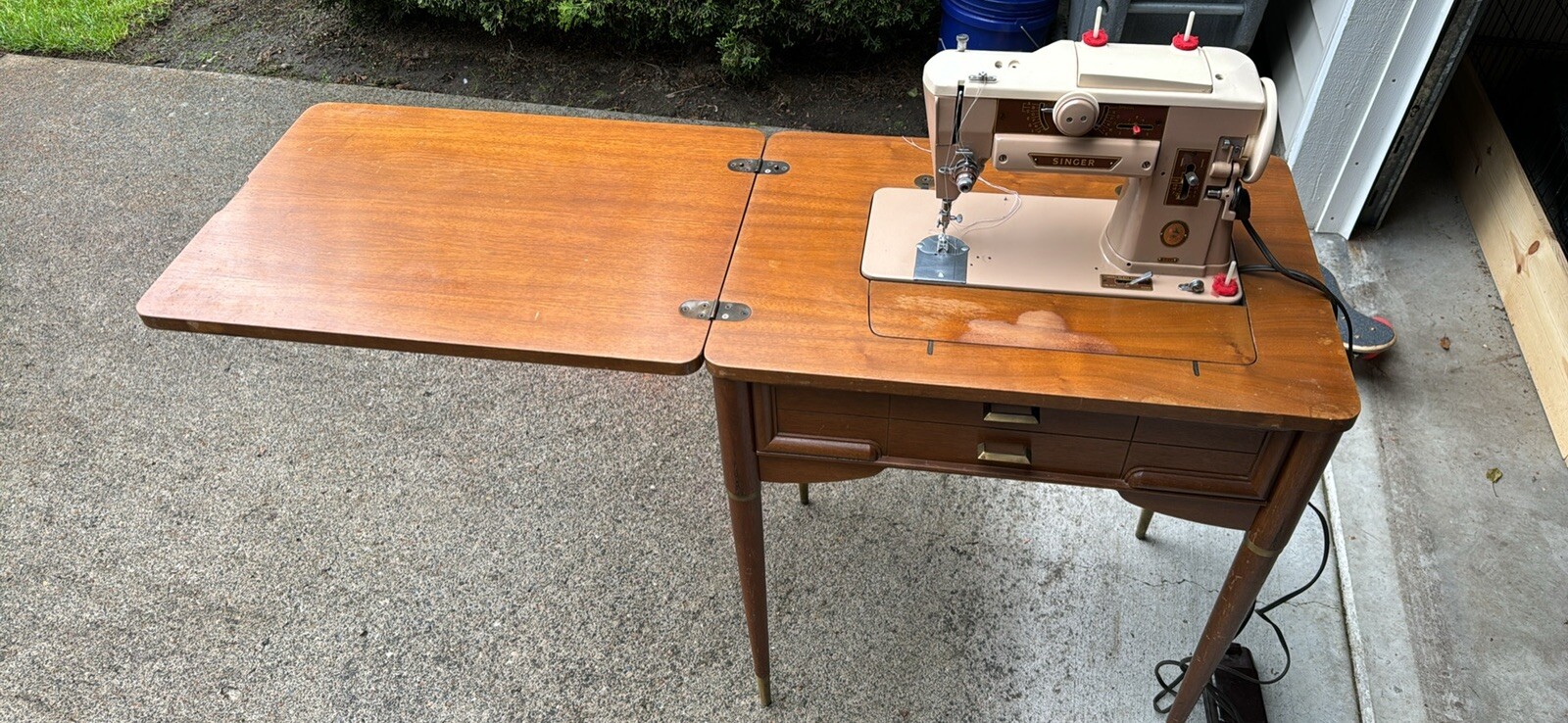 Vintage Singer Model 401A Slant-O-Matic Sewing Machine Working Fine