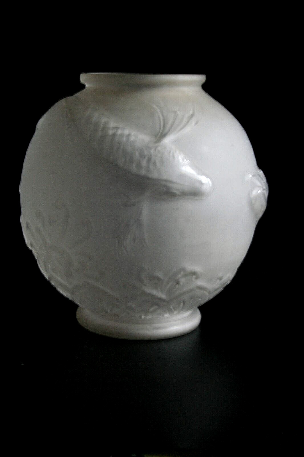 LARGE ANTIQUE ART DECO PIERRE D’AVESN FLYING FISH GLASS VASE