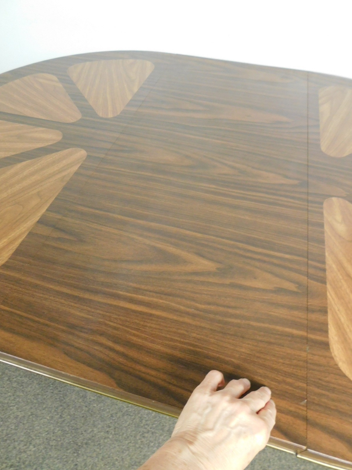 MCM Flower Power Walnut 1963 Atomic Kitchen Dining Table 42 Round + 18″ Ext Leaf