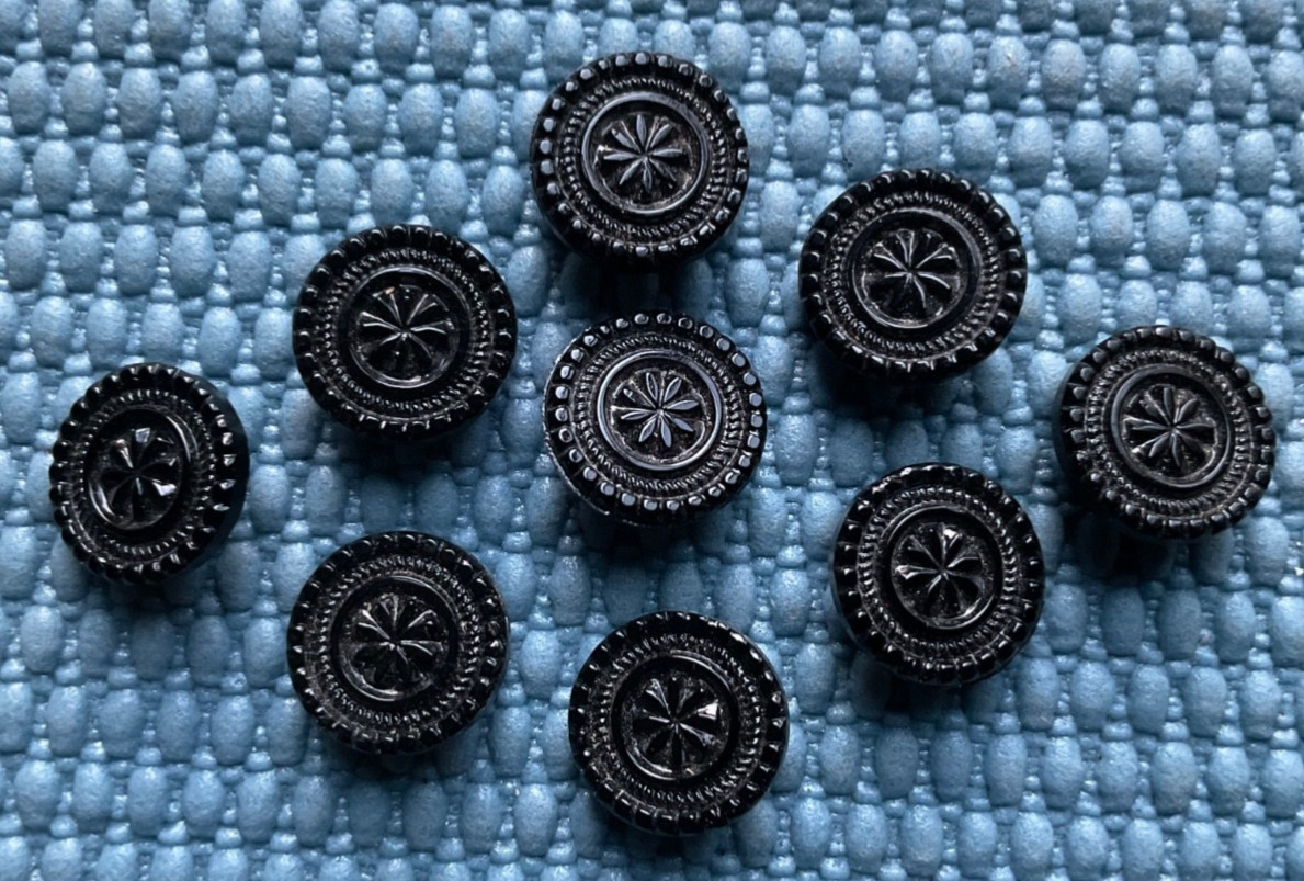 9 Matching Antique Vtg Black Glass Buttons – Pretty Design – Old Lot – 1/2”