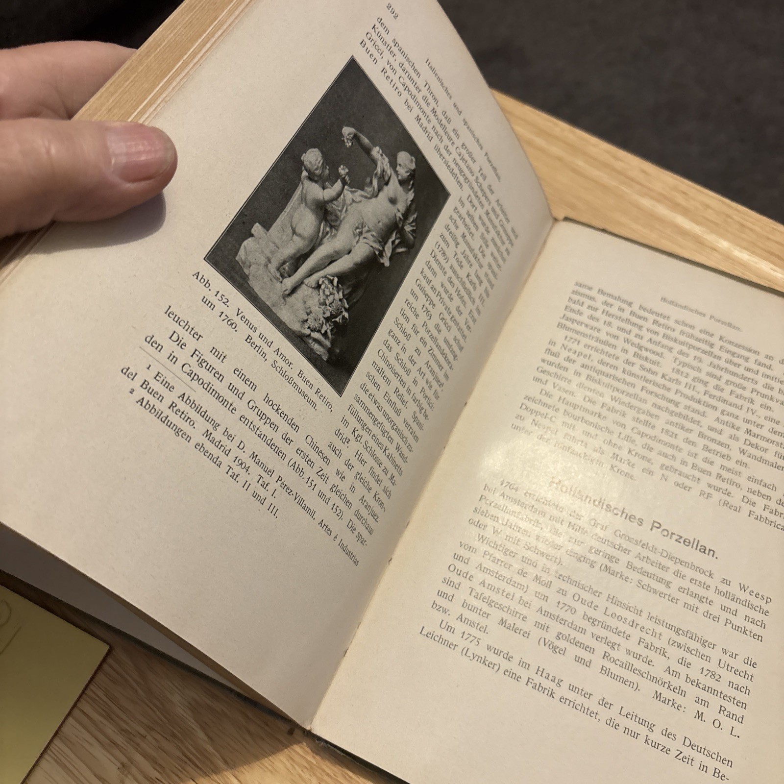 Reference Book European Porcelain – Der Neue Danckert Handbuch des Europäisch…