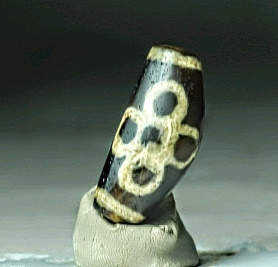 Pre-1800s Tibetan Old Agate Ox-Horn Shape 5 Eye Lightning Dzi Bead 14*16*38mm