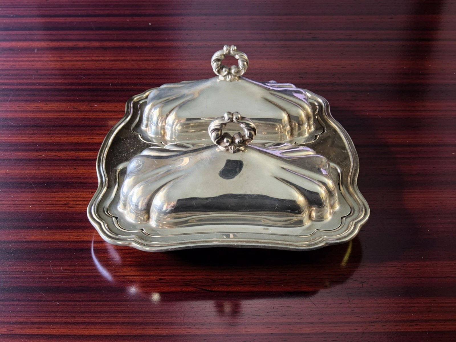 Vintage Oneida silver-plated double butter dish serving tray with scallop edging