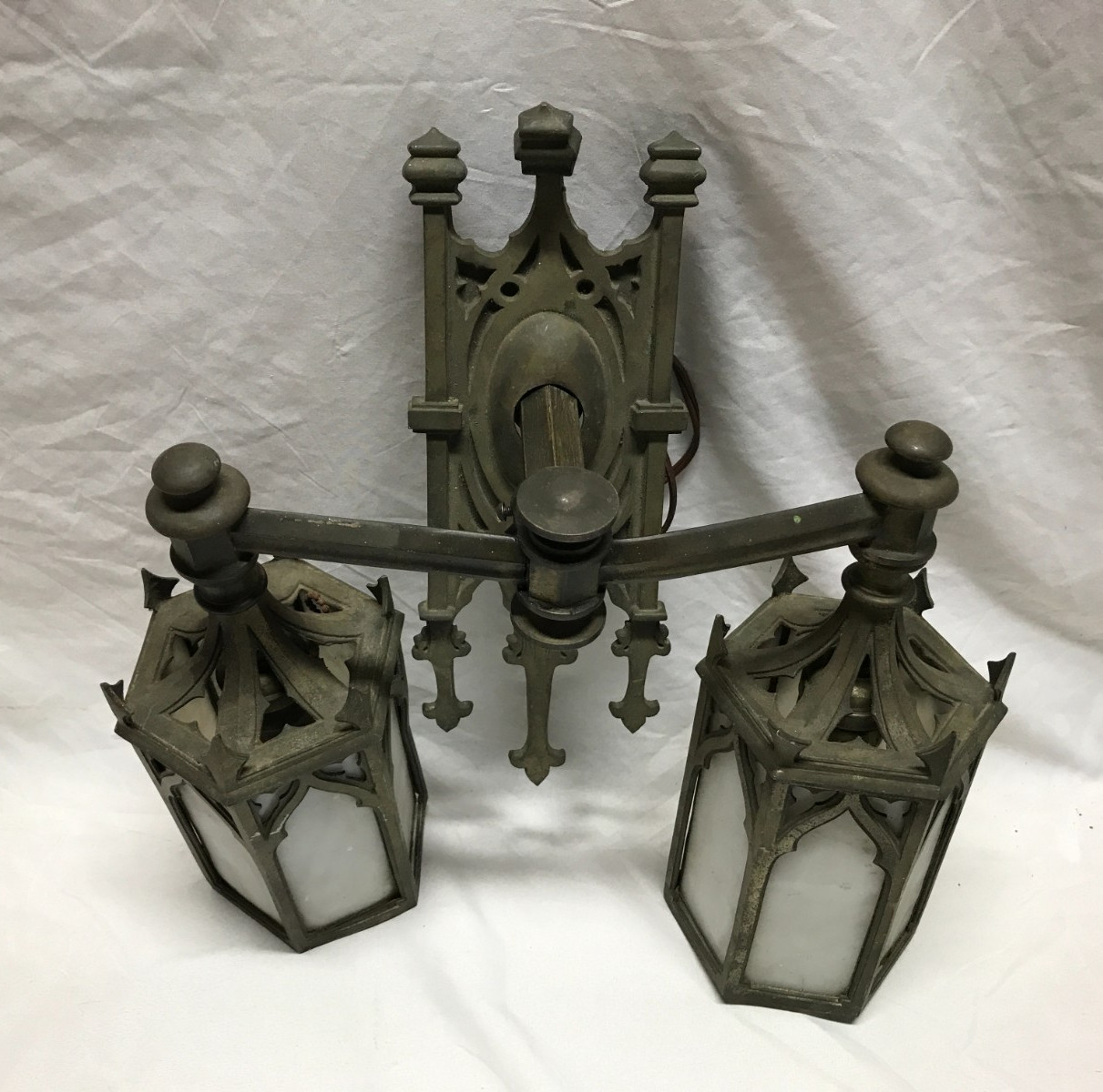 Antique VTG Double Gothic Hexagonal White Glass Brass Wall Sconce Light 973-26B