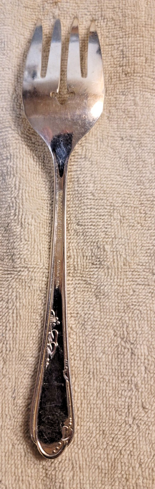 William A Rogers Oneida Meadowbrook silverplate MEAT SERVING FORK 9”