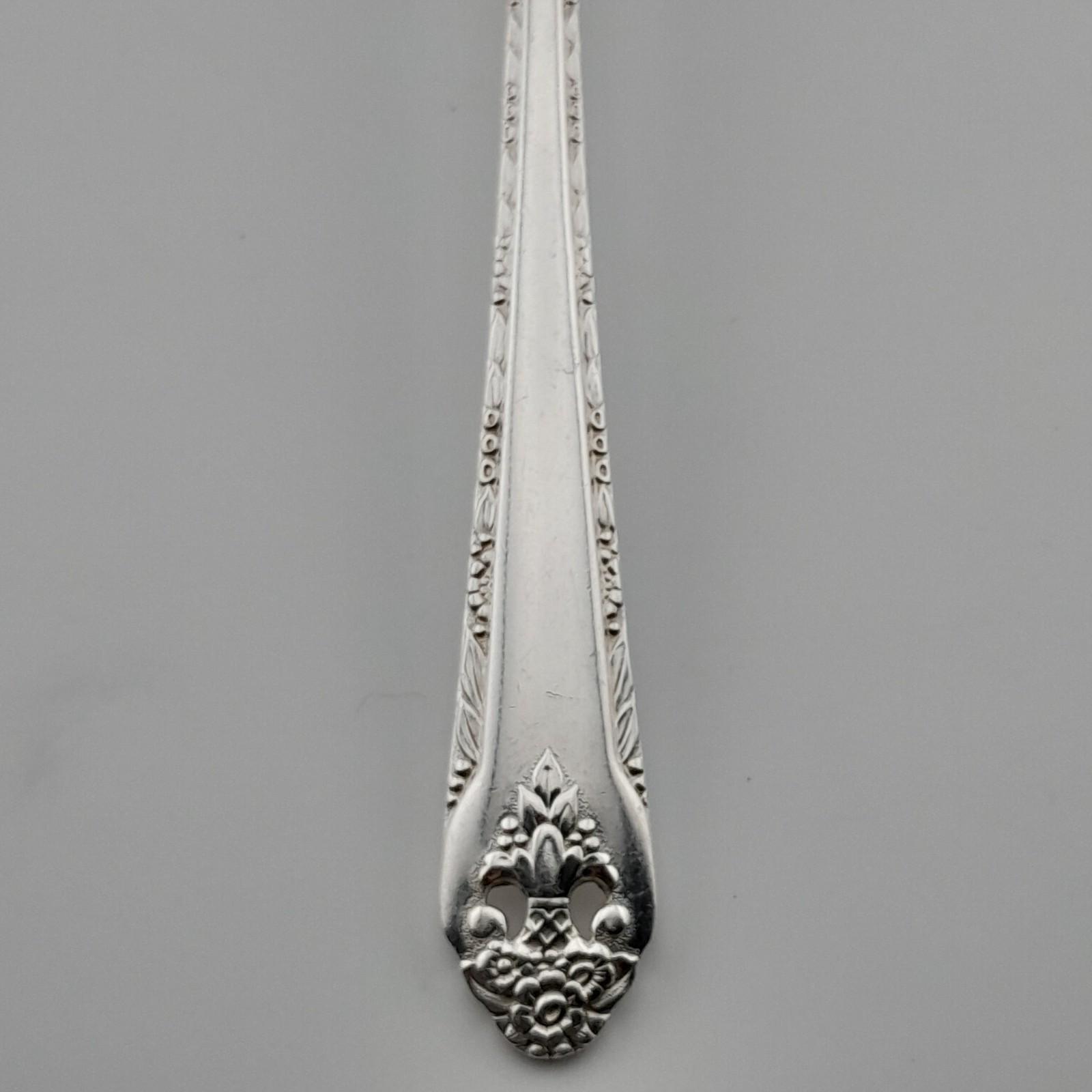 Vintage Holmes Edwards 1937 LOVELY LADY Silverplate Serving Spoon 8-1/2″