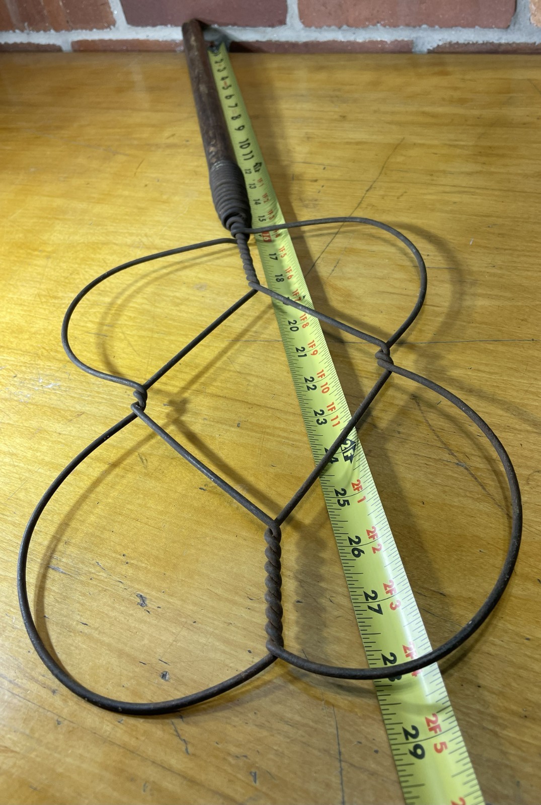 vtg twisted wire rug beater metal carpet home decor farmhouse wood handle