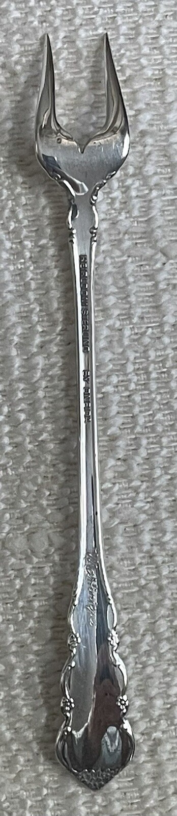 Oneida Martinique Sterling Silver Pickle/Olive Fork 2-Tine 5 3/8″ EXCELLENT