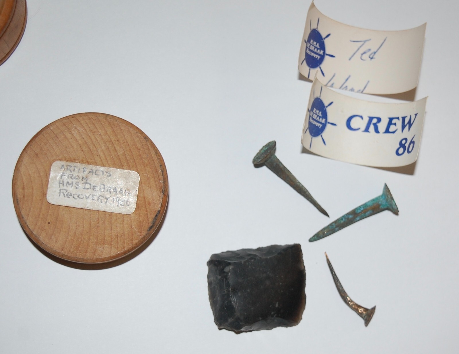 FOUR ARTIFACTS FROM BRITISH WARSHIP HMS DE BRAACK SHIPWRECK W/CARD & CATALOGUE #