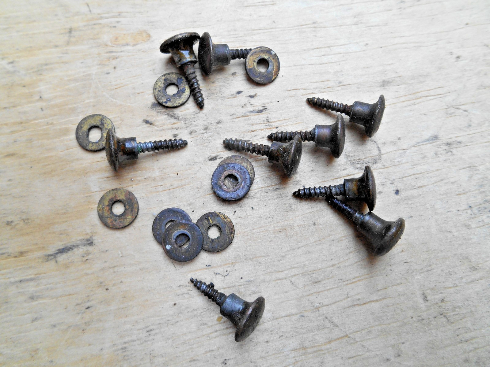 VTG BRASS TOOL CHEST ,CABINET DRAWER PULLS 3/8″ DIA. ,1/4″ PROJECTION , LOT OF 9