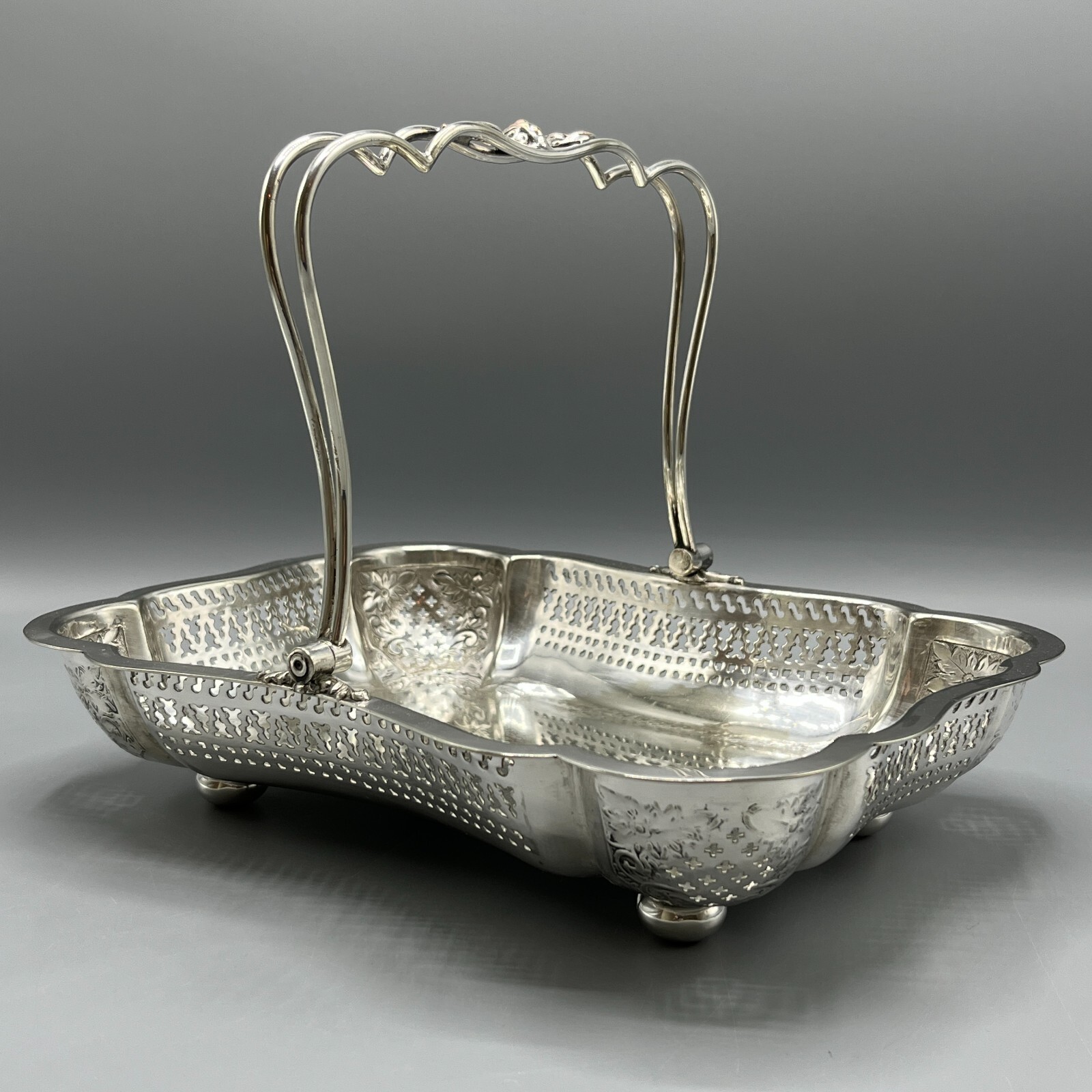Antique Silver Plated Cake Basket Art Nouveau Walker & Hall Date 1902 Flat Base