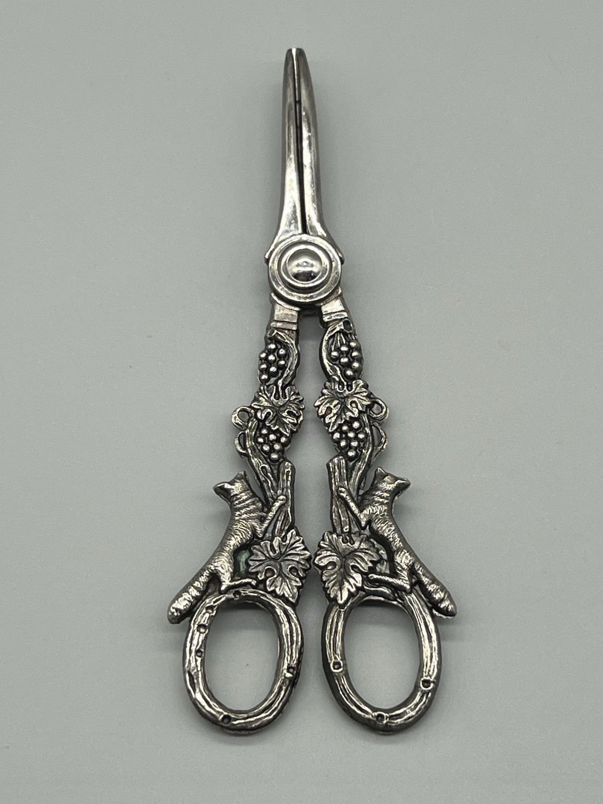VTG Ornate Silver Plated Grape Shears/Fruit Scissors Fox & Grapevine Motif