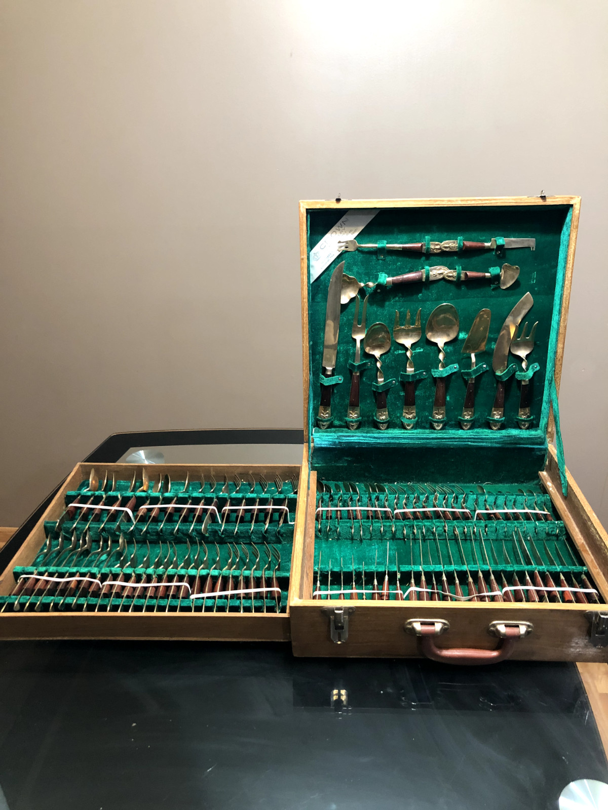Antique Crown Jewelry Silverware Set 100 Pieces Radiance Pattern