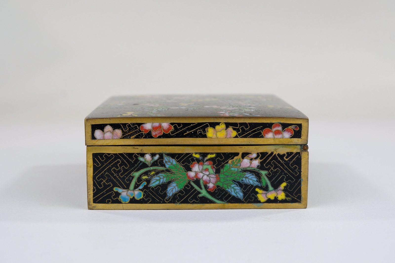 Antique Chinese c1910’s Cloisonné Hinged Box w/ Floral Motif on Black 5″