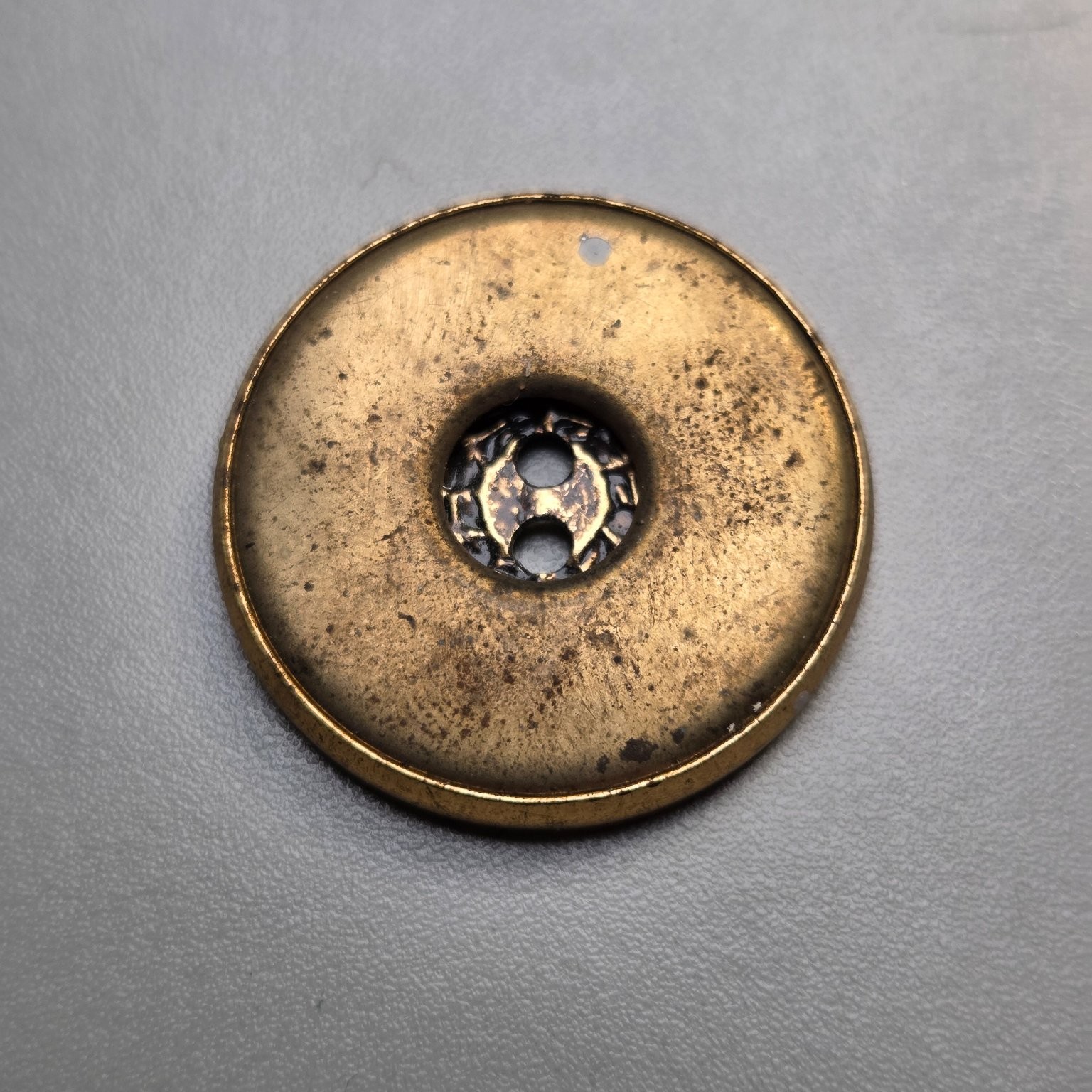 Antique Brass Mirror-Back Button Floral approx. 3/4 in 2-Hole