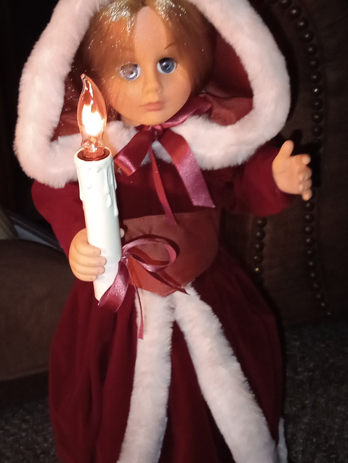 Caroler girls with their lights and they are animated very beautiful 1983