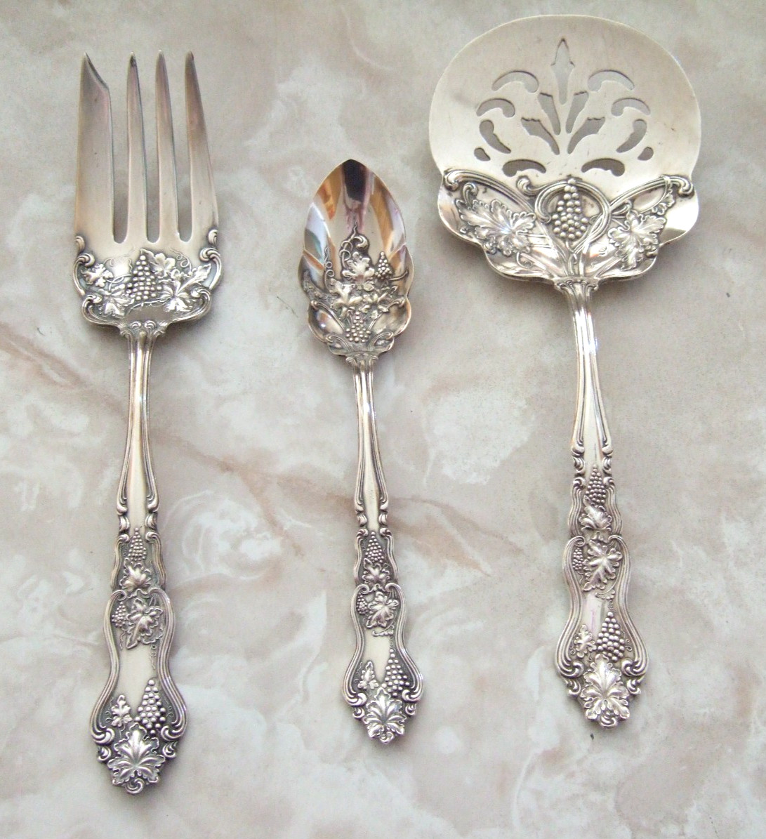 3 Pcs 1906 MOSELLE American Silver Co TOMATO SERVER MEAT FORK & FRUIT SPOON S/P