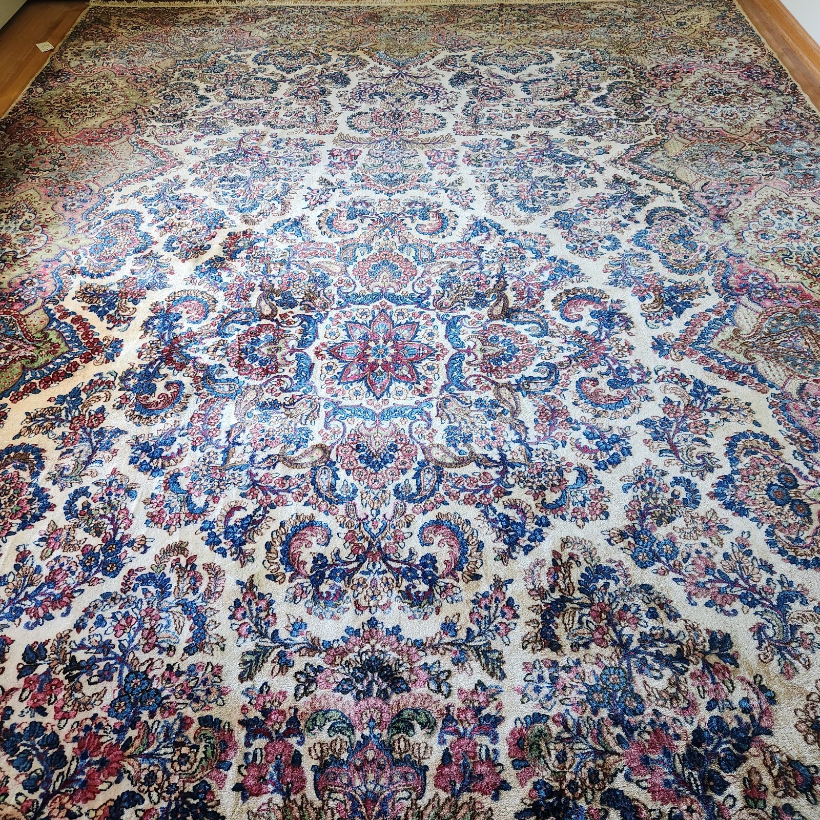1930-1940 Kermann Palace Ivory/Rose Medallion Hand Knotted Cotton/Wool 11’x17’4″