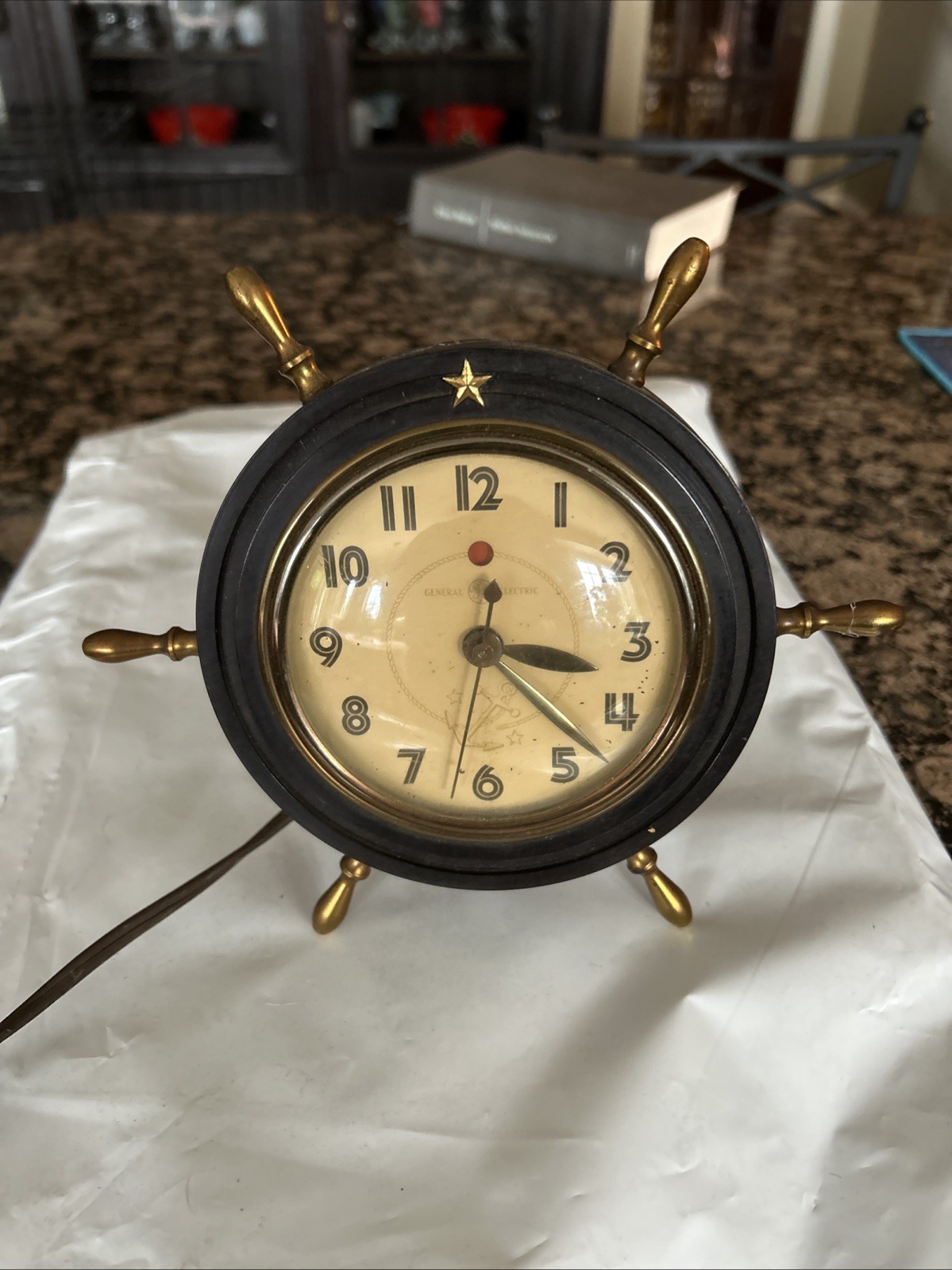Antique 1939 GE Tabletop Clock Bakelite Brass Ship Wheel Clock Model #3H98 Works