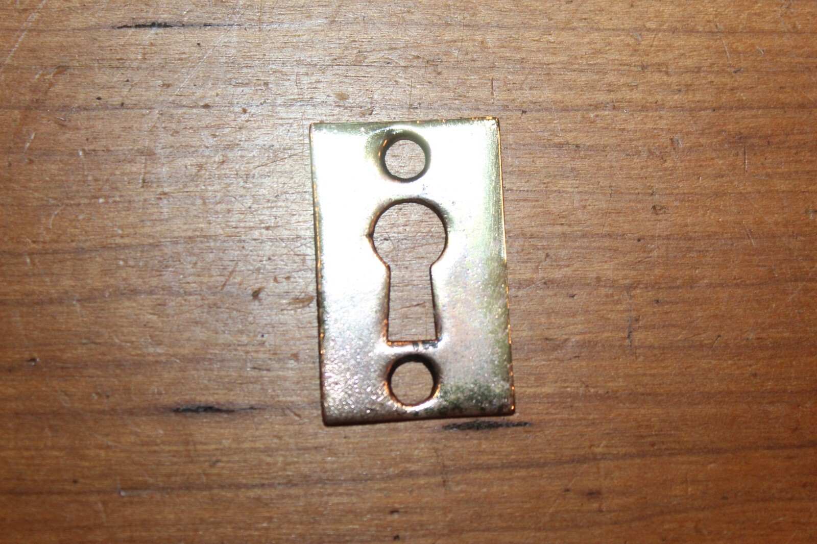 Small 1-1/4″ x 7/8″ Rectangular Brass Plate over Bronze Keyhole Escutcheon CC-40