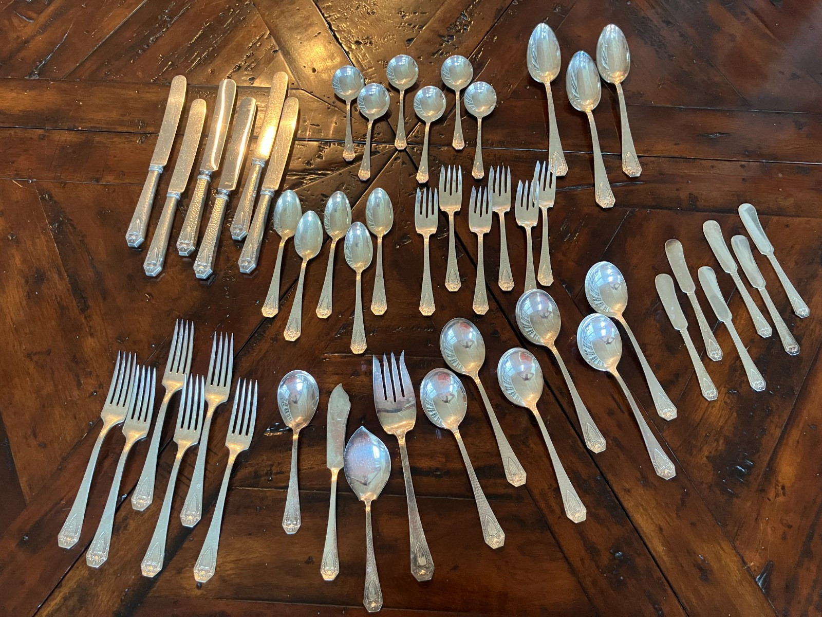 Antique HERALDIC 1847 ROGERS FLATWARE LUNCH SET 48 piece c. 1916