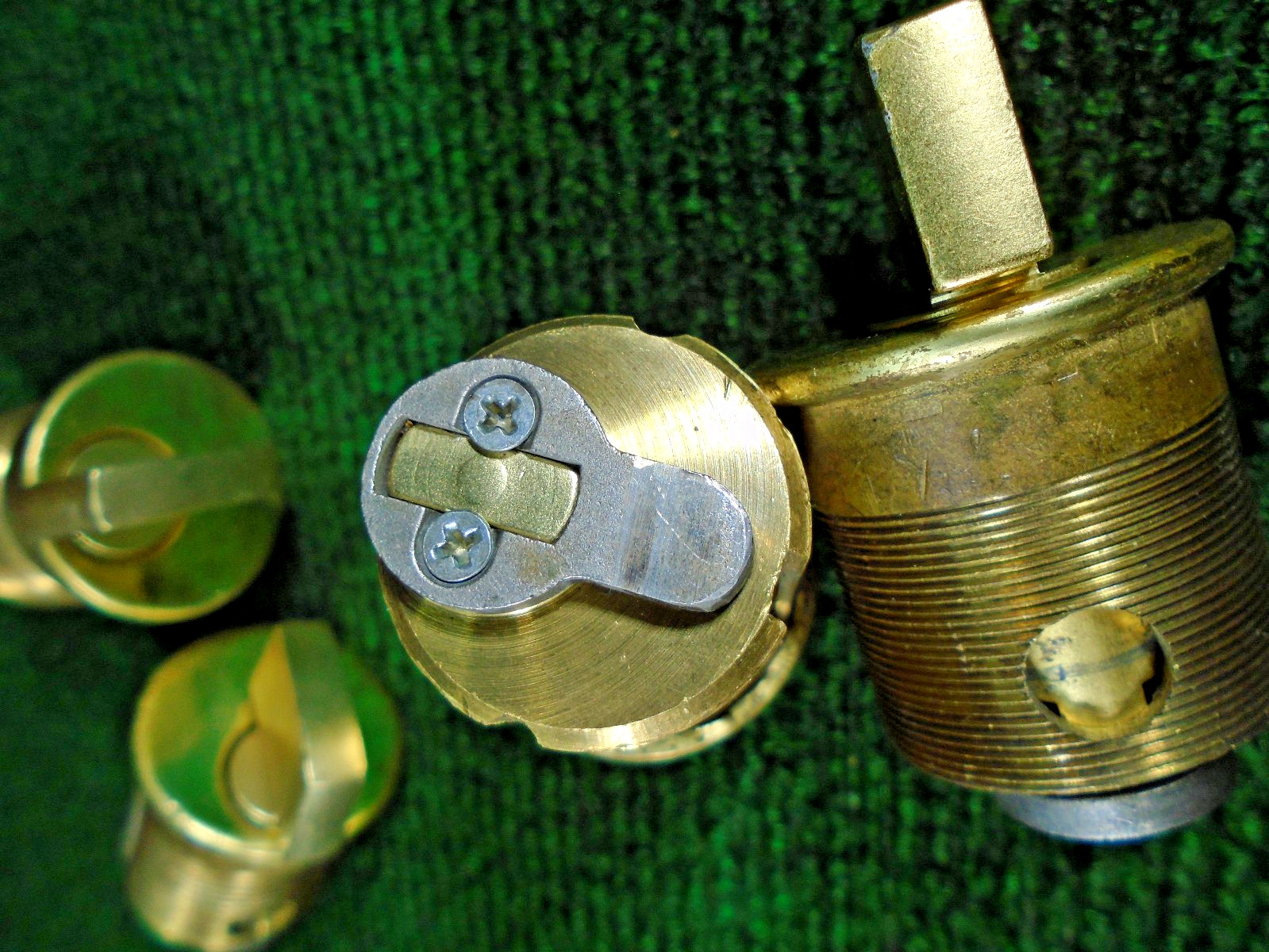 YALE THREADED BRASS THUMB TURN LATCH for ENTRY MORTISE LOCK – NICE (40000)