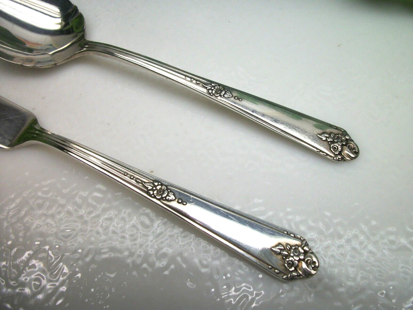 Oneida Community SWEET BRIAR Silverplate Master Butter Knife & Sugar Spoon 1948