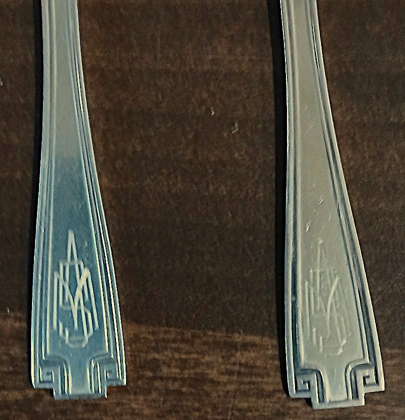 Pair GORHAM ETRUSCAN Sterling Silver Flat Handle Butter Spreaders 5 3/4″/ Mono